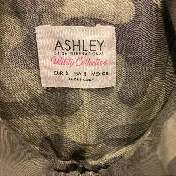 Ashley by 26 International Floral Embroidered Camo Jacket size small - Picture 6 of 12